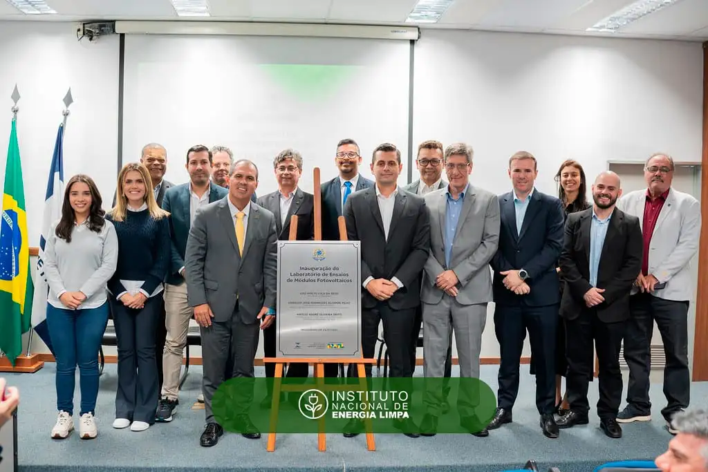 Laboratório de Ensaios de Módulos Fotovoltaicos – INMETRO com apoio do INEL